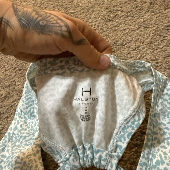 H Halston Open Back Tank Workout Sleeveless Top Size M Blue Lightweight Athletic - Picture 3 of 8